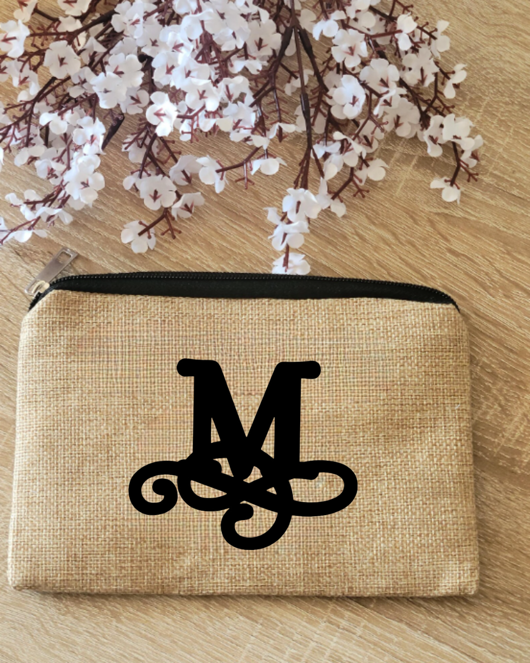 pochette plate en jute, initiale