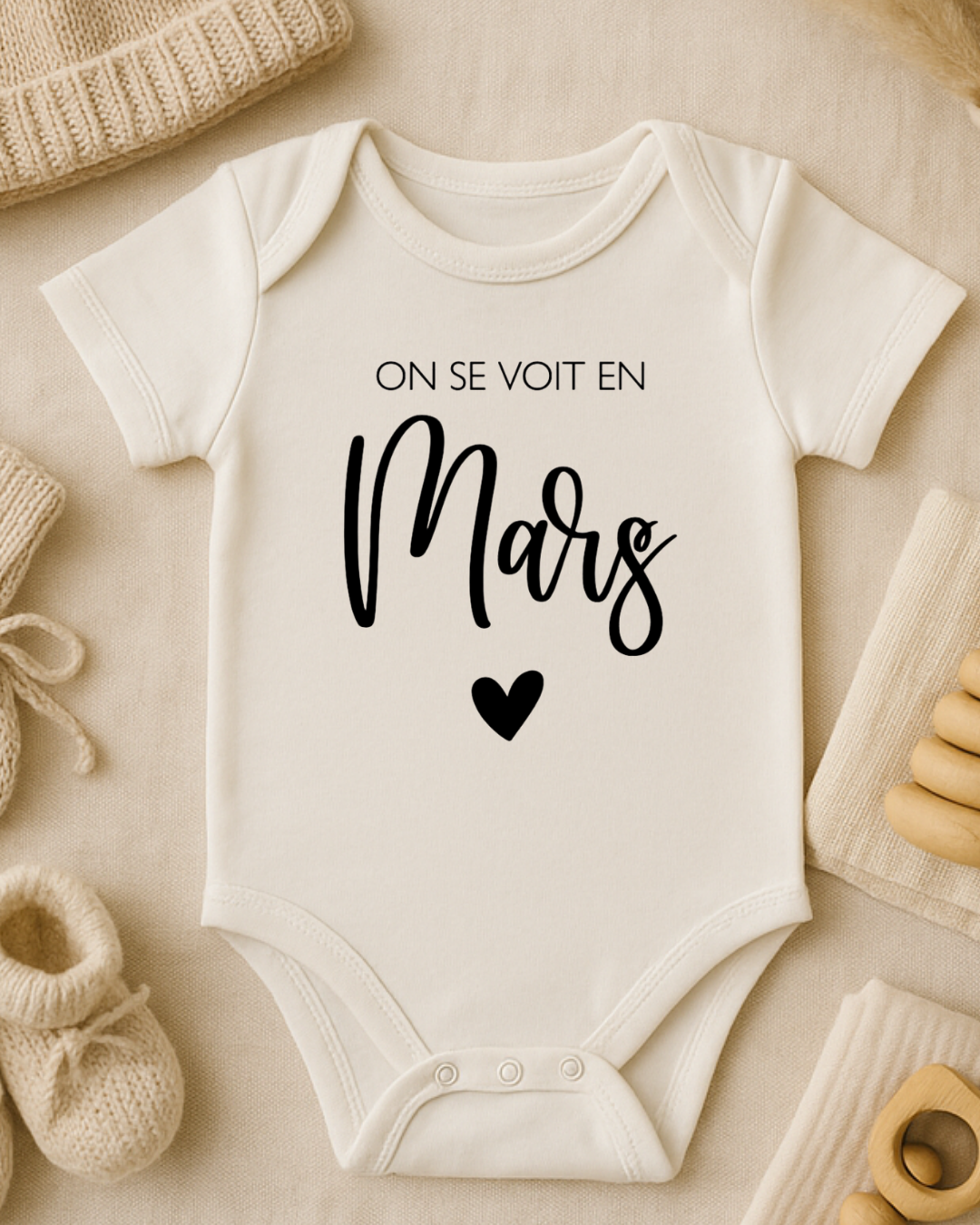 Body annonce naissance , inscription on se voit en mars, texte modifiable