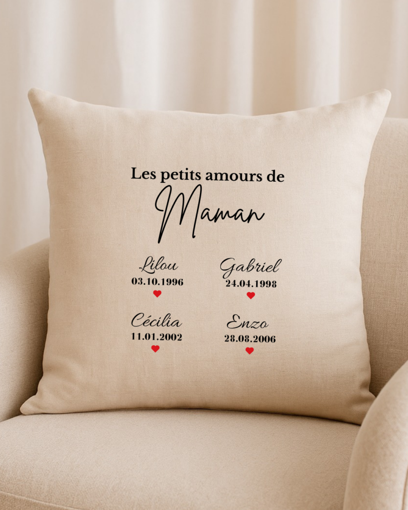 Coussin personnalisé les petits amours de Maman avec prénoms et dates, texte modifiable